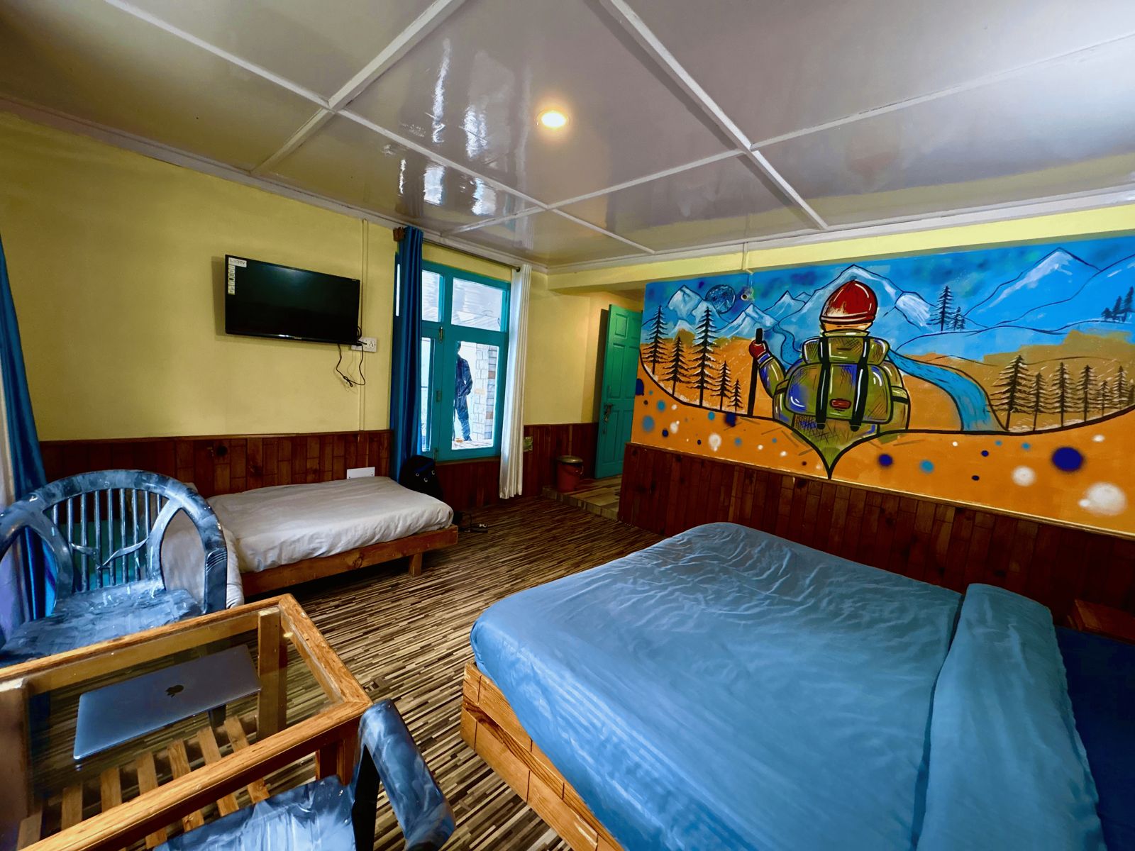 Standard Family room with a double bed, a single bed and a backpacker mural at Misfits